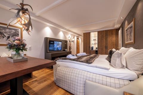 Family Suite, 1 Bedroom, Patio, Garden View | Living area | Flat-screen TV