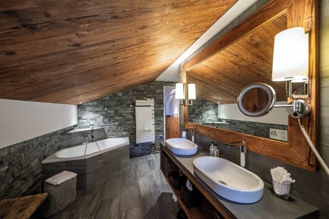 Luxury Suite, 2 Bathrooms, Mountain View | Bathroom | Free toiletries, hair dryer, bathrobes, slippers