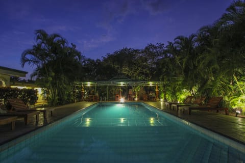 Outdoor pool, sun loungers