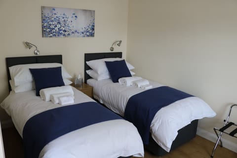 Double or Twin Room | In-room safe, iron/ironing board, free WiFi, bed sheets