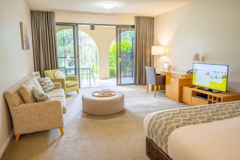 Villa Studio with Golf View, Free Parking and WIFI | Premium bedding, pillowtop beds, minibar, individually furnished