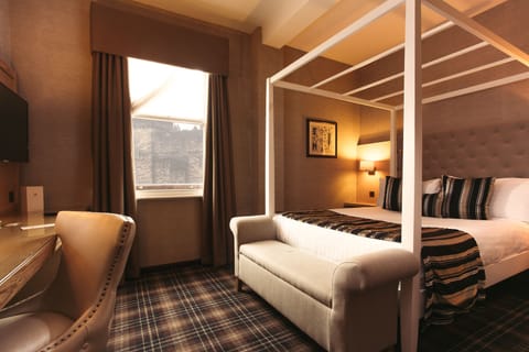 Executive Suite (Castle) | Hypo-allergenic bedding, minibar, in-room safe, desk