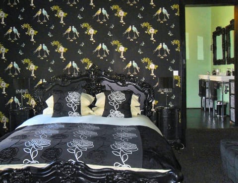 Double Room (Perroquet) | Premium bedding, desk, soundproofing, rollaway beds