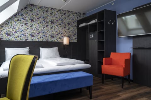 Superior Room, Non Smoking | Premium bedding, pillowtop beds, minibar, desk