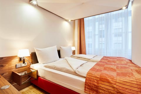 Business Double Room | Hypo-allergenic bedding, down comforters, free minibar, in-room safe