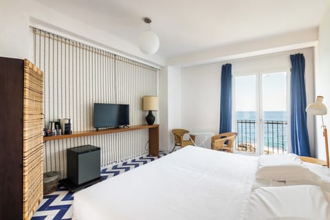 Panoramic Room, 1 Bedroom, Sea View, Annex Building | Hypo-allergenic bedding, minibar, in-room safe, individually decorated