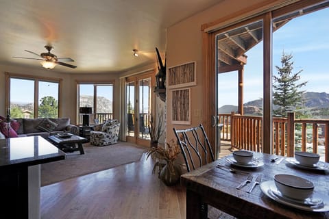 Condo, 2 Bedrooms | Dining