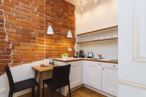 Deluxe Studio | Private kitchenette | Fridge, stovetop, coffee/tea maker, electric kettle