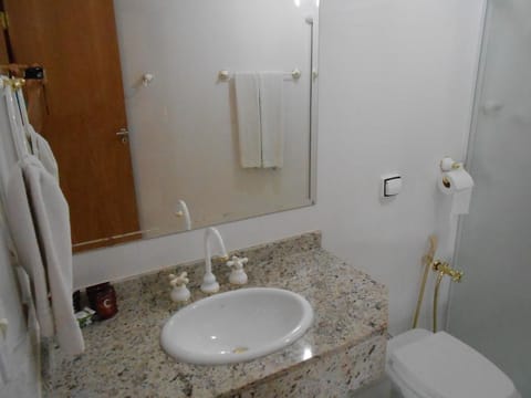 Standard Double Room | Bathroom | Shower, towels