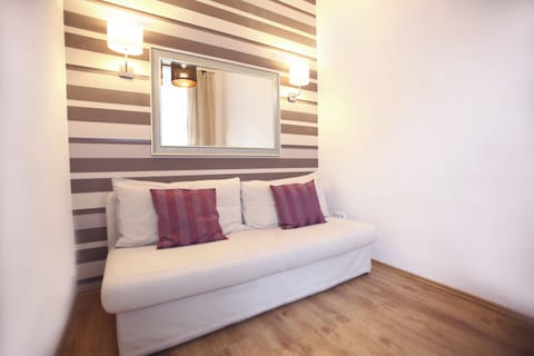 Deluxe Apartment, 3 Bedrooms, Non Smoking | 3 bedrooms, premium bedding, iron/ironing board, cribs/infant beds