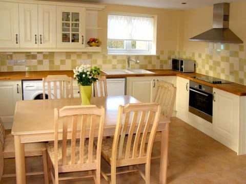 Cottage | Private kitchen | Highchair, cookware/dishes/utensils