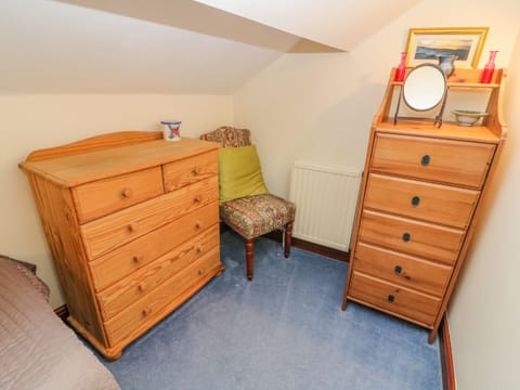 Cottage | 2 bedrooms, individually decorated, individually furnished, free WiFi