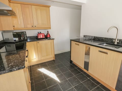 Cottage | Private kitchen | Fridge, microwave, stovetop, highchair