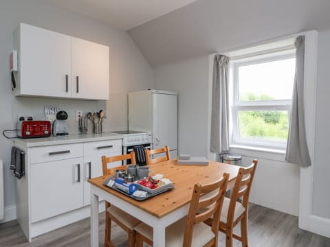 Cottage | Private kitchen | Microwave, stovetop, highchair, cookware/dishes/utensils