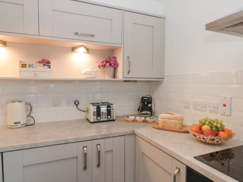 Cottage | Private kitchen | Microwave, stovetop, dishwasher, highchair