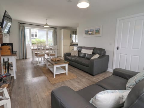 Cottage | Living area | TV, DVD player