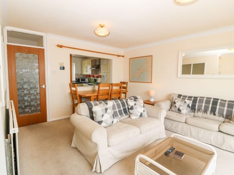 Cottage | Living area | TV