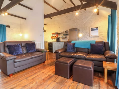 Cottage | Living area | TV