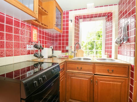 Cottage | Private kitchen | Cookware/dishes/utensils