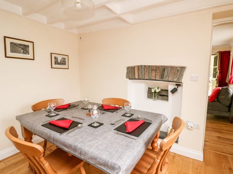 Cottage | Private kitchen | Fridge, microwave, stovetop, dishwasher