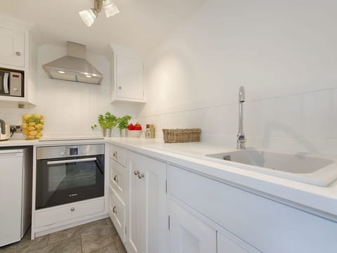 Cottage | Private kitchen | Fridge, microwave, stovetop, highchair