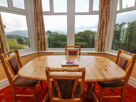 Cottage | Private kitchen | Fridge, microwave, stovetop, electric kettle