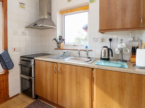 Cottage | Private kitchen | Cookware/dishes/utensils