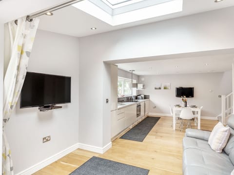 Cottage | Living room | Flat-screen TV