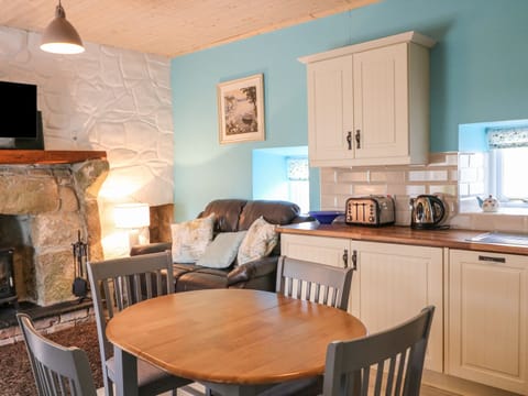 Cottage | Dining