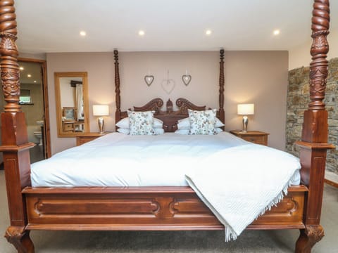 Cottage | 3 bedrooms, individually decorated, individually furnished, free WiFi