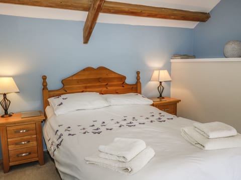 Cottage | 2 bedrooms, individually decorated, individually furnished, free WiFi