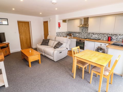 Cottage | Living area | TV