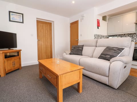 Cottage | Living area | TV