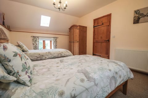 Cottage | 2 bedrooms, individually decorated, individually furnished, free WiFi