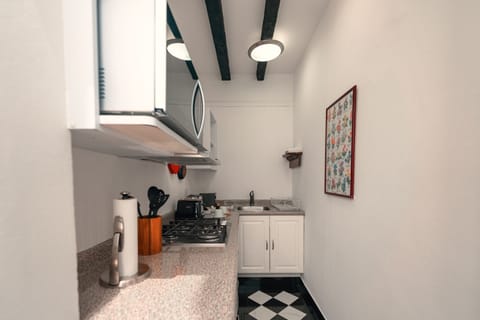 Suite Conchita | Private kitchen | Espresso maker, coffee/tea maker, electric kettle, griddle