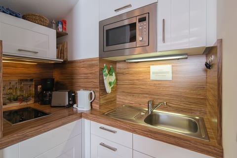 Apartment, Balcony (Wank) | Private kitchenette | Stovetop, dishwasher, espresso maker, coffee/tea maker