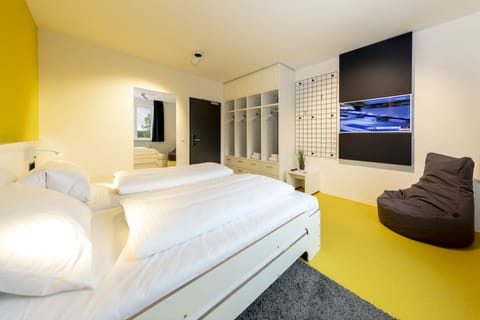 Twin Room, Shared Bathroom (Final Cleaning inluded) | Iron/ironing board, free WiFi, bed sheets