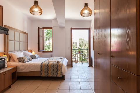 Standard Studio | In-room safe, desk, free cribs/infant beds, free WiFi