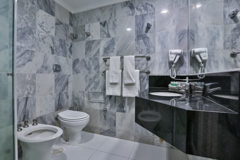 Deluxe Suite, Sea View | Bathroom | Designer toiletries, hair dryer, towels, soap