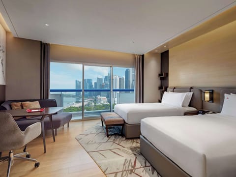 Premier Marina Bay, 2 Doubles, Balcony, Marina Bay View | In-room safe, desk, laptop workspace, blackout drapes