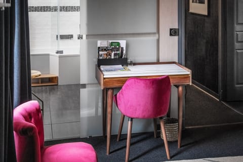 Deluxe Room (Mata Hari) | Minibar, in-room safe, individually decorated, individually furnished