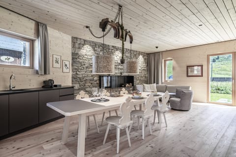 Deluxe Chalet (Steinhaus Dependance) | In-room dining