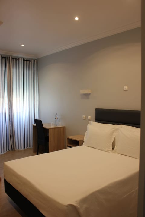 Deluxe Suite | 1 bedroom, minibar, individually decorated, soundproofing