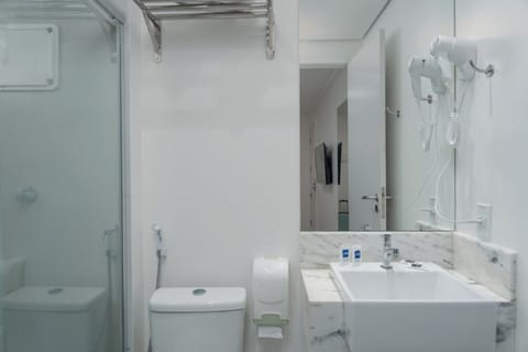 Premium Double Bed (without sea view) | Bathroom | Shower, towels