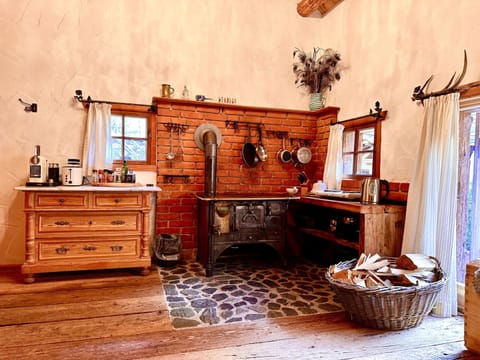 Deluxe Cottage, Private Bathroom, Garden View (Romantikhütte) | Shared kitchen | Full-size fridge, oven, stovetop, dishwasher