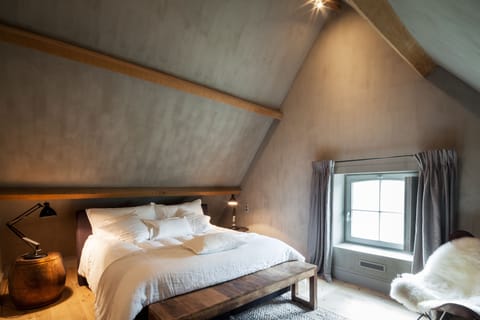 Suite, 1 King Bed | In-room safe, blackout drapes, soundproofing, iron/ironing board