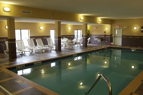 Indoor pool, sun loungers