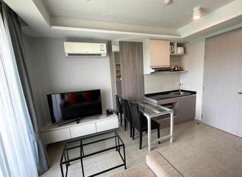 Standard Apartment, Mountain View | Private kitchen | Full-size fridge, microwave, stovetop, electric kettle