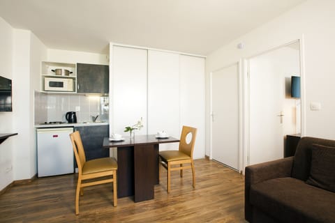 Apartment, 1 Bedroom | In-room dining