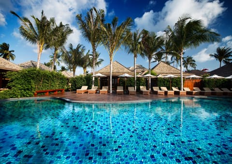 Poolside bar